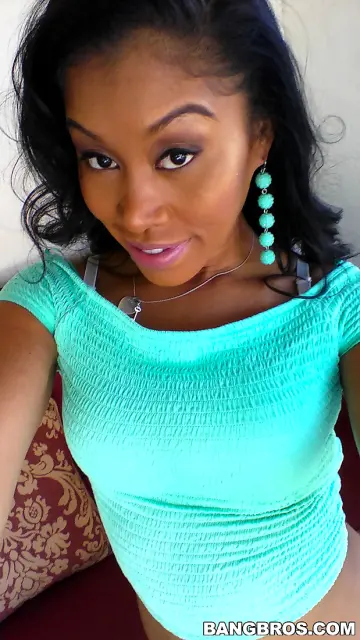 Yasmine De Leon - Brown Bunnies photo 3