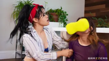Yhivi & Lulu Chu - Brazzers photo 5