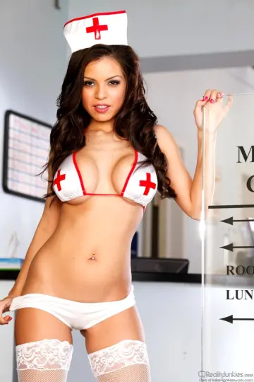 Yurizan Beltran - RealityJunkies photo 8